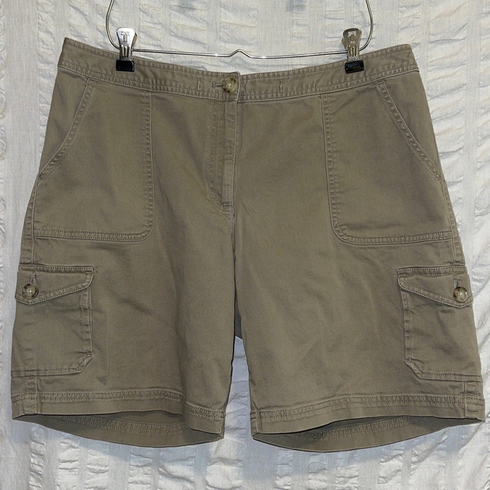LL Bean Khaki Cargo Shorts Item 270864